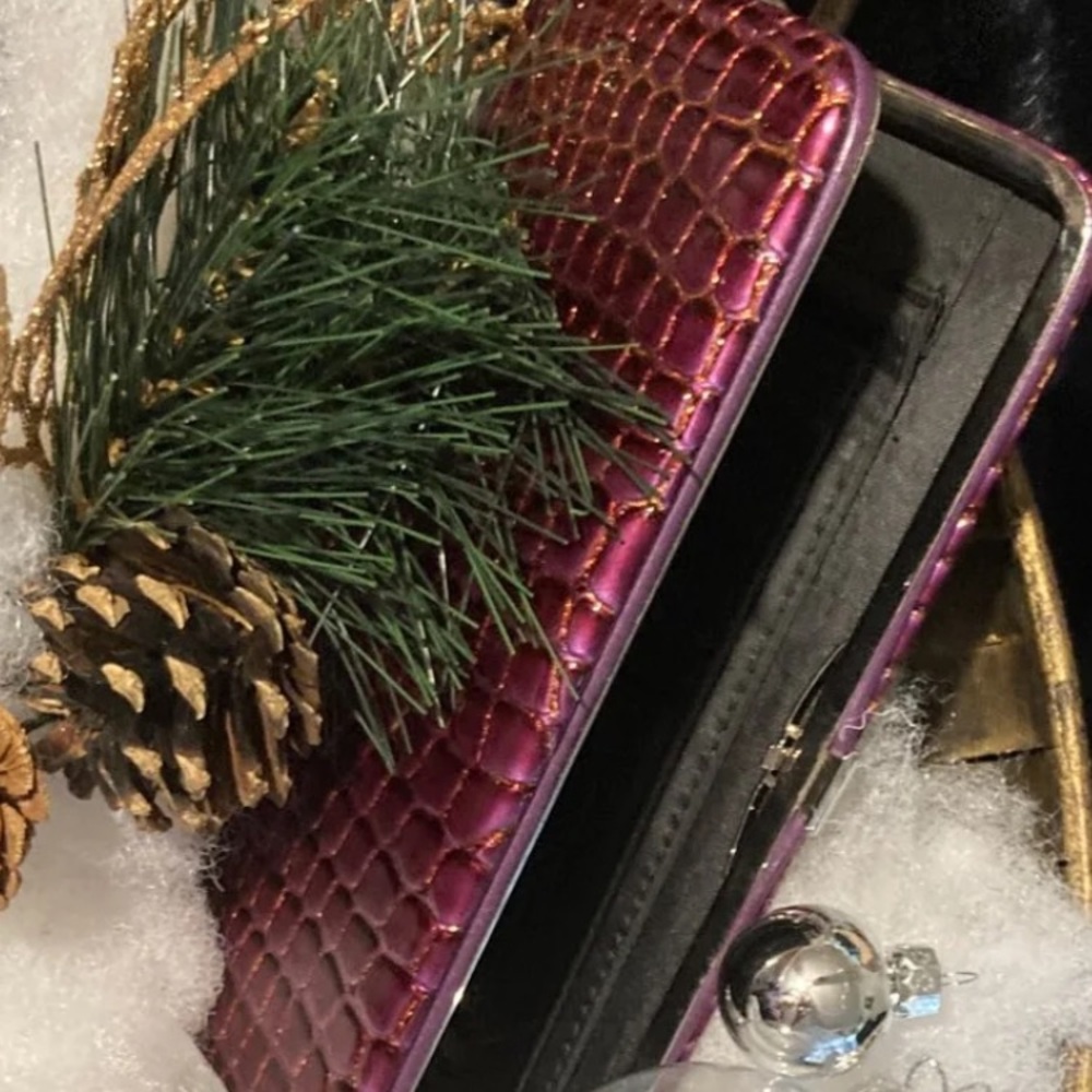 CRANBERRY CLUTCH...2/$8***DEAL***